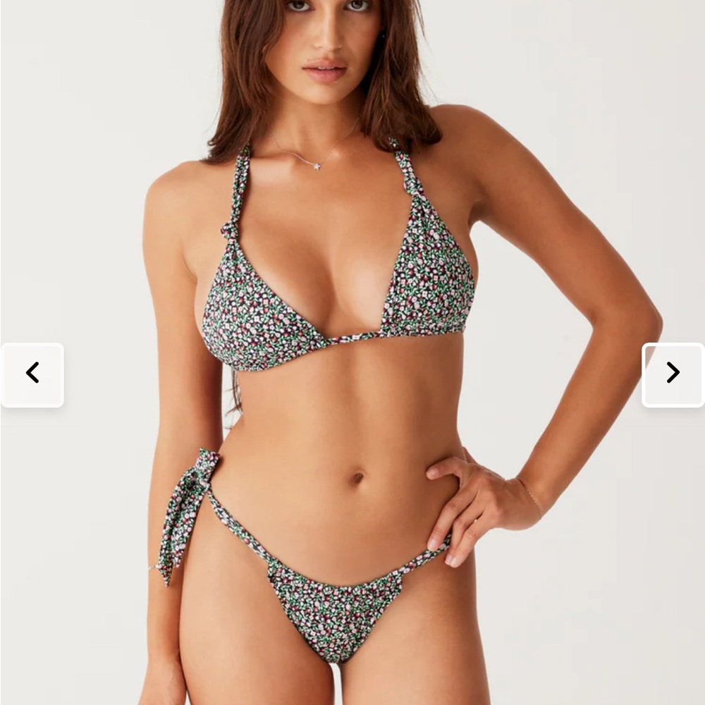 Frankie’s bikini set (large top small bottoms)